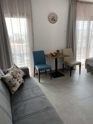 Apartamento Ellenapa Apts & Studios