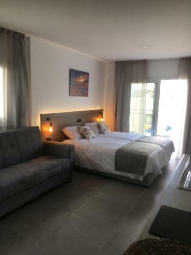 Apartamento Ellenapa Apts & Studios