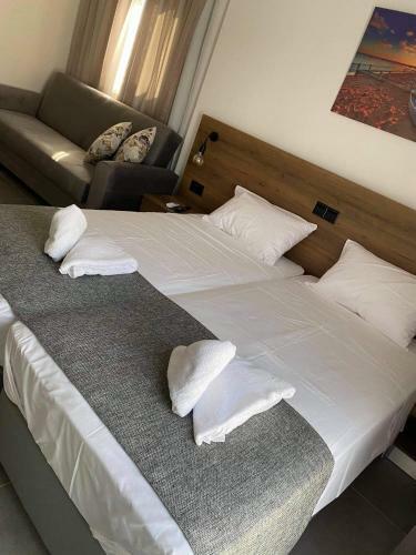 Apartamento Ellenapa Apts & Studios