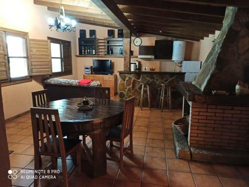 Casa Penelas, Petin