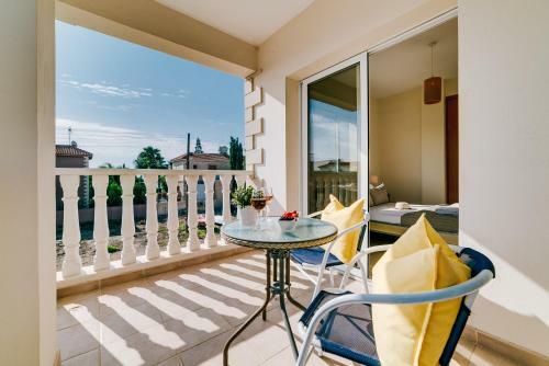 Villa Scarlett