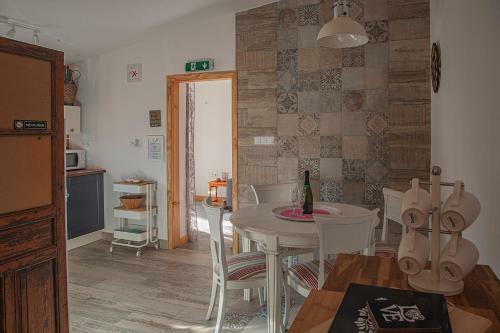 The Garden Apartment With A Private Garden & Shared Pool