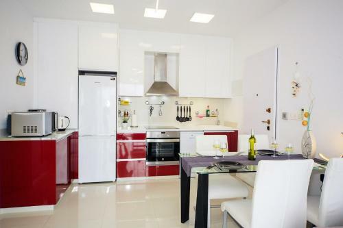 Apartamento Penthouse 2 Bedrooms In Mil Palmeras