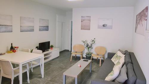 Nissi Twins Apartments