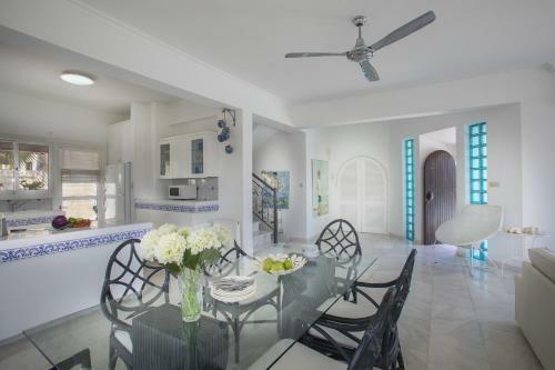 Villa In Ayia Napa With A Pool!