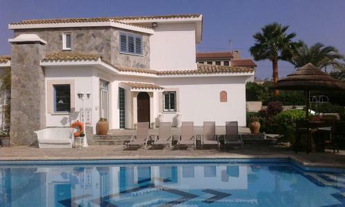Villa In Ayia Napa With A Pool!