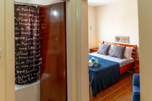 Gold Feathers Apartment