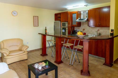 Gold Feathers Apartment
