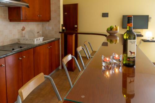 Gold Feathers Apartment