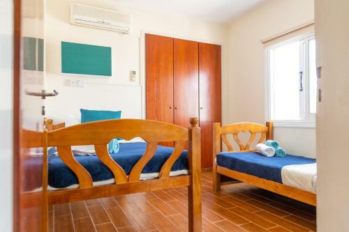 Gold Feathers Apartment
