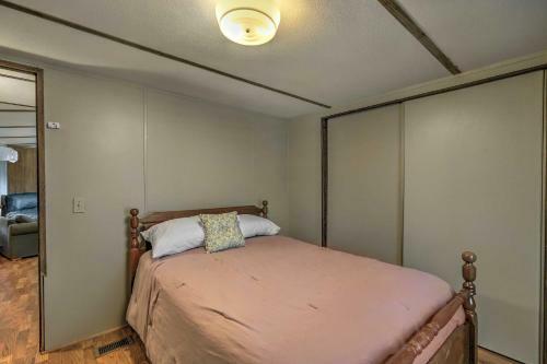Pet-friendly Wedowee Cabin - Shared Boat Dock