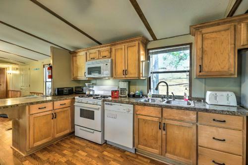 Pet-friendly Wedowee Cabin - Shared Boat Dock