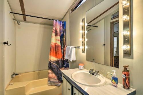 Pet-friendly Wedowee Cabin - Shared Boat Dock