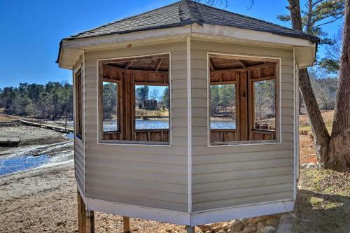 Pet-friendly Wedowee Cabin - Shared Boat Dock