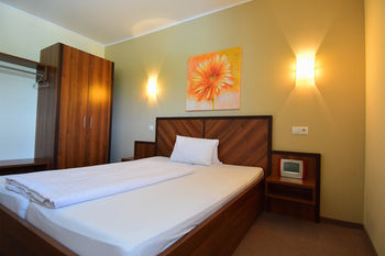 Checkin Hotel