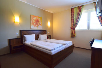 Checkin Hotel