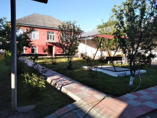 Hostal Comfort House With Large Yard