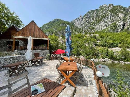 Hostal Guesthouse Lulash Zelna
