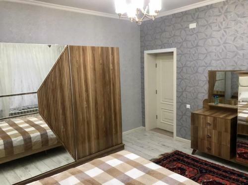 Villa Qusar, Ba? Evi