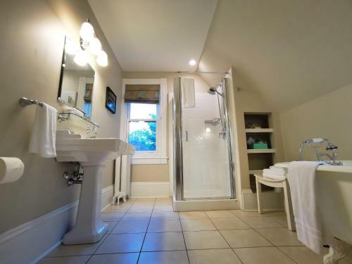 Bed & Breakfast No 1 Grafton Inn
