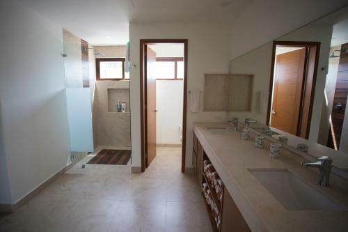 Ocean View 4 Br House- Beach, Private Pool&jacuzzi