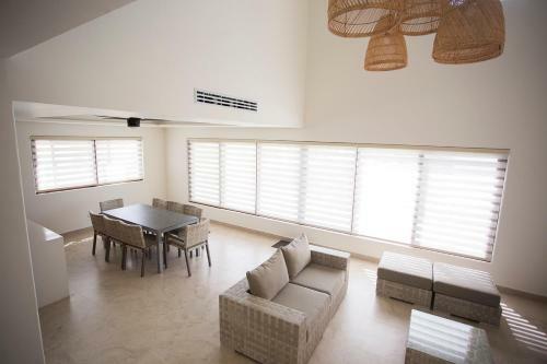 Ocean View 4 Br House- Beach, Private Pool&jacuzzi