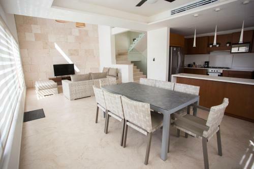 Ocean View 4 Br House- Beach, Private Pool&jacuzzi
