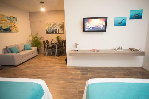 Hotel Suites And Art