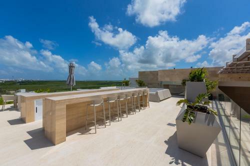 Apartamento Ocean View Condo-beach, Rooftop Pool & Jacuzzi!