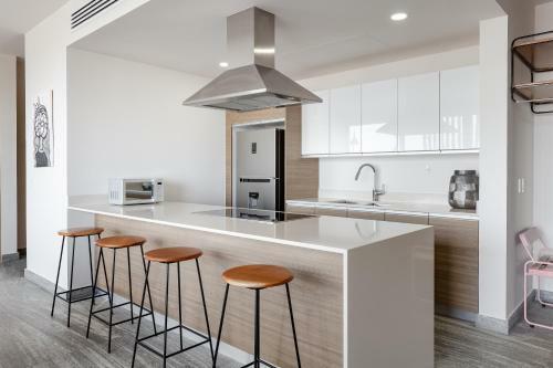 Apartamento Ocean View Condo-beach, Rooftop Pool & Jacuzzi!
