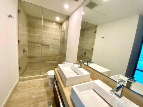 Apartamento Condo In Marina Puerto Cancun With A Nice View.