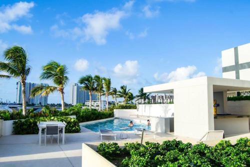 Apartamento Condo In Marina Puerto Cancun With A Nice View.
