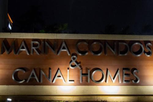 Apartamento Condo In Marina Puerto Cancun With A Nice View.