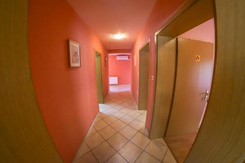 Apartments Crvena Jabuka 1