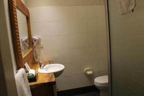 Smugglers Cove Beach Resort & Hotel