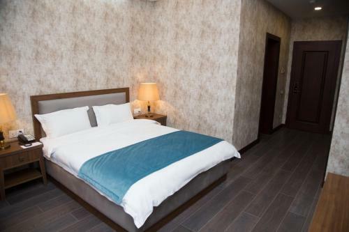 Macara Sheki City Hotel