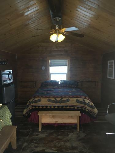 Hostal Alaska Log Cabins On The Pond