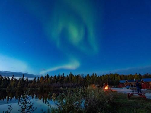 Hostal Alaska Log Cabins On The Pond