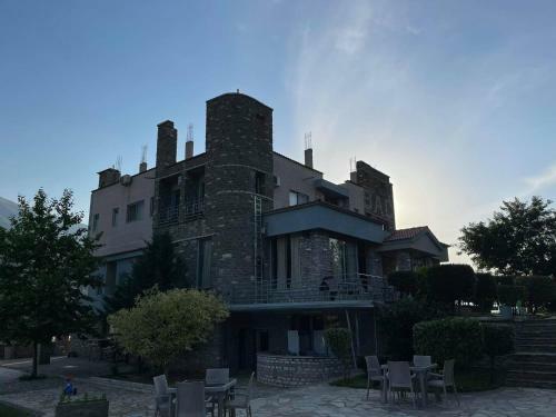 Hotel Mikepritesi I Pare(the First Host)