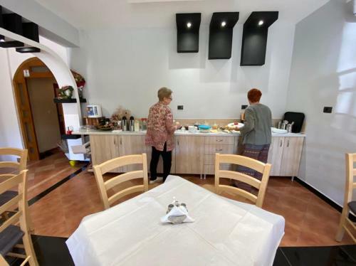 Hostal Joan Guesthouse