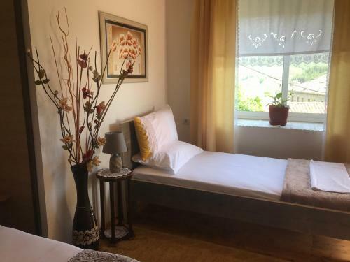 Hostal The Mosaic House - Shtepia Me Mozaik