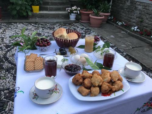 Hostal The Mosaic House - Shtepia Me Mozaik