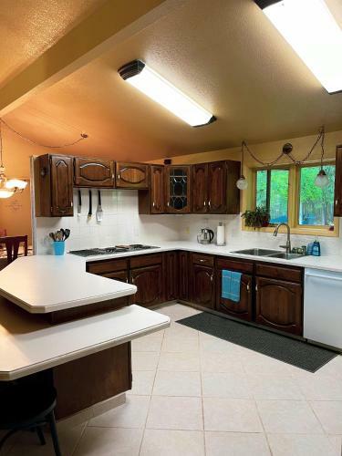 Spacious Resort Style Retreat Sleeps 20