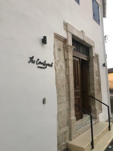 The Courtyard Episkopi Guest House