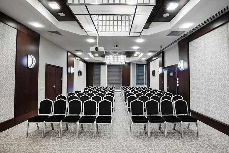 Dedeman Oskemen Tavros Hotel