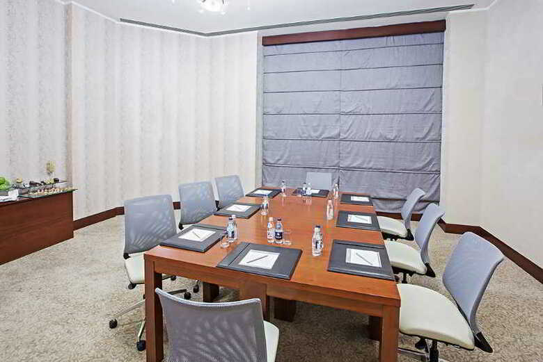 Dedeman Oskemen Tavros Hotel