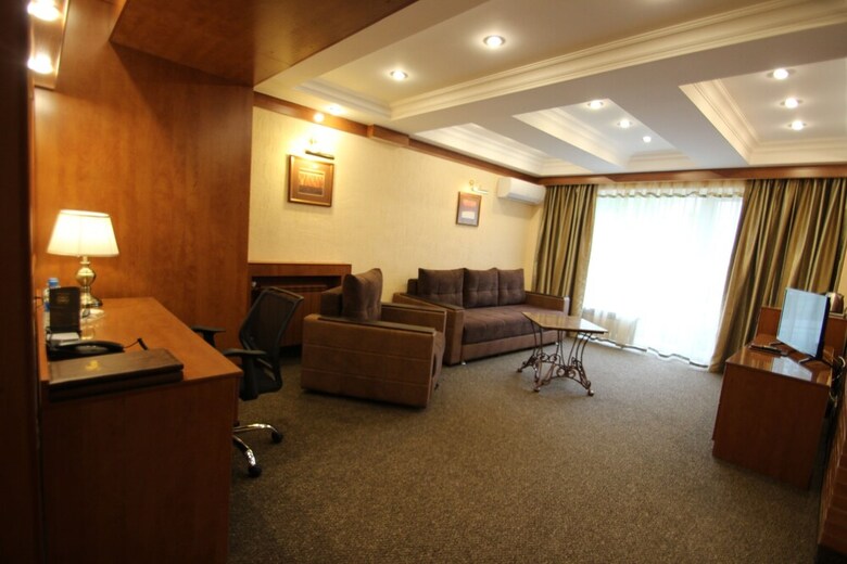 Uyut Hotel