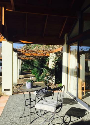 Olive Hill Guest Lodge