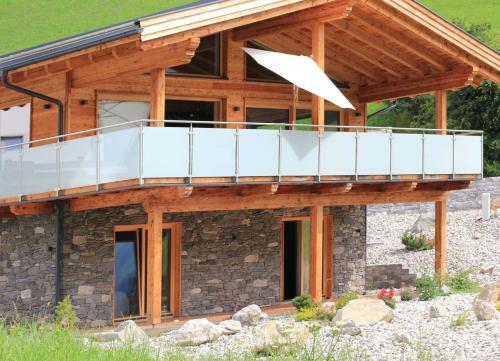 Mountain Chalet R