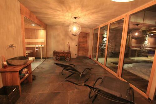 Mountain Chalet R